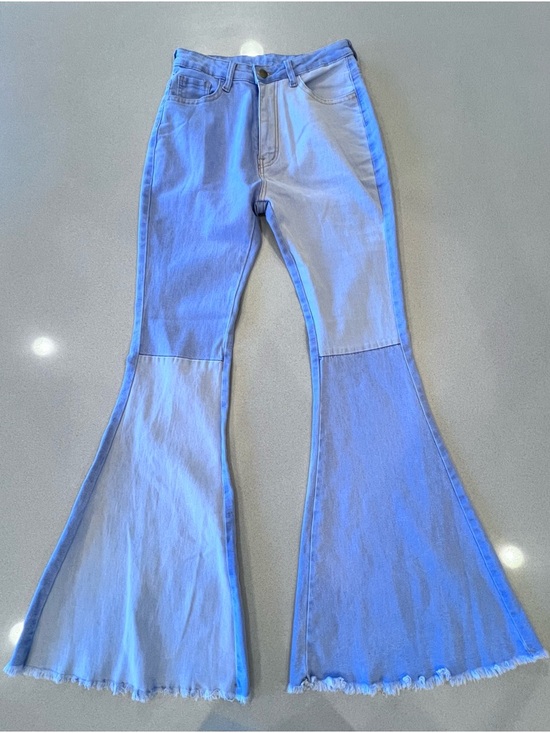Denim - Two-Tone Light Blue Flare Bell Bottom Jeans Stretch Sz Small 60’s 70’s Vibe